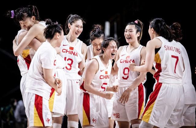 难掩欣喜的张涵予在第一时间报喜给 张涵予、周迅大打出手 《风声》另有隐情（图） 2009-09-10 《风声》剧照《风声》剧照《风声》剧照《风声》剧照 由张涵予、周迅、苏有朋等巨星主演，华谊兄弟出品的谍战巨制《风声》，将于9月30号在全国隆重上映。